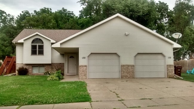 130 Rhyme St in West Salem, WI - Foto de edificio - Building Photo