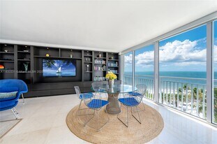 613 Ocean Dr in Key Biscayne, FL - Building Photo
