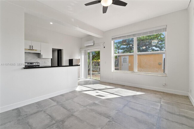 2204 McKinley St in Hollywood, FL - Building Photo - Building Photo