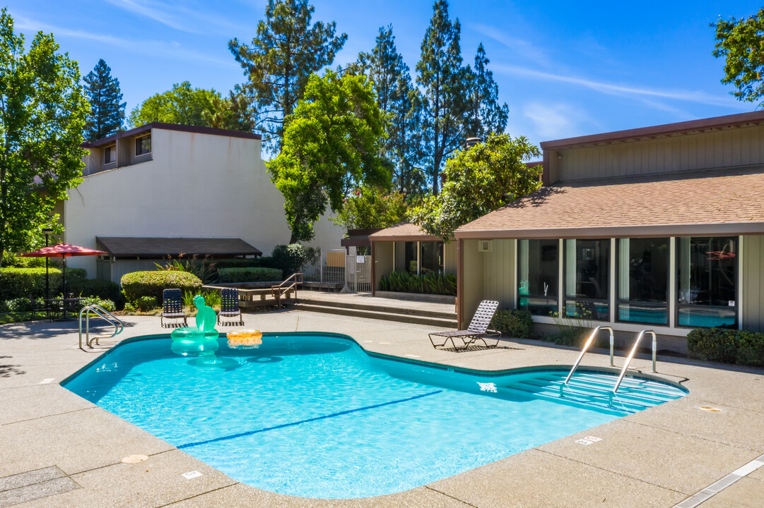 Casitas Apartments in Davis, CA - Building Photo