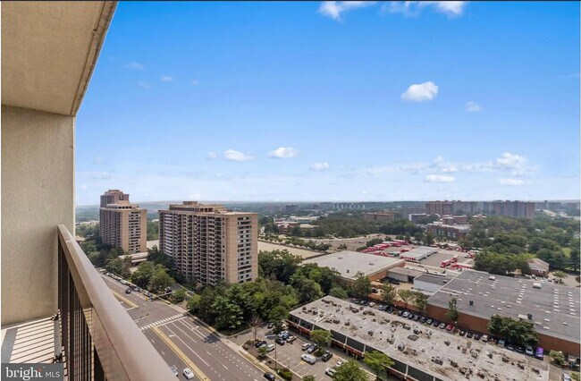 5501 Seminary Rd, Unit 2106-S in Falls Church, VA - Foto de edificio - Building Photo