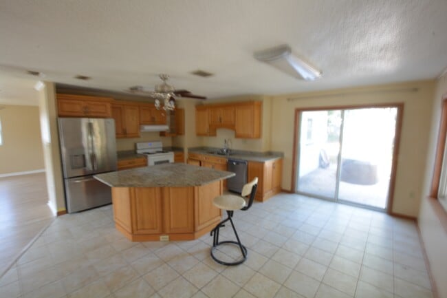 541 Carey Pl in Lakeland, FL - Foto de edificio - Building Photo