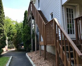 601 Little East Neck Rd in West Babylon, NY - Foto de edificio - Building Photo