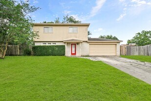 303 Hearthside Cir in League City, TX - Building Photo