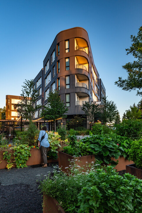 Spectra in Redmond, WA - Building Photo