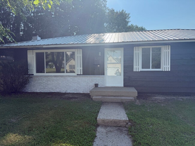 327 N 6th St in West Branch, MI - Building Photo - Building Photo