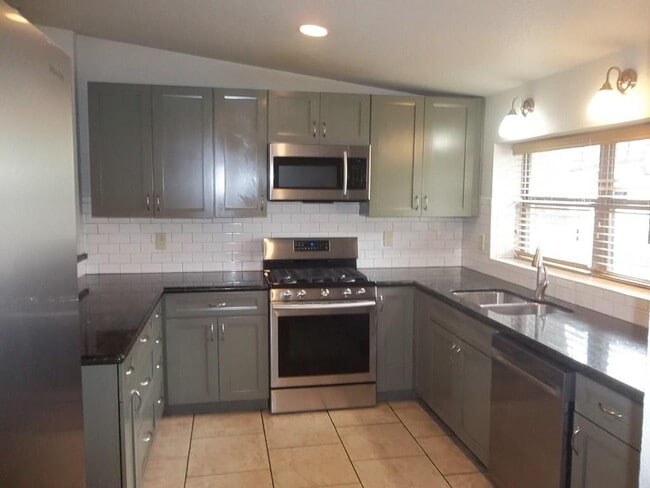 210 Loma Vista Dr