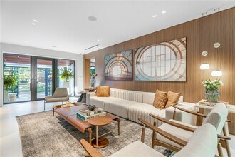2415 San Domingo St in Coral Gables, FL - Building Photo - Building Photo