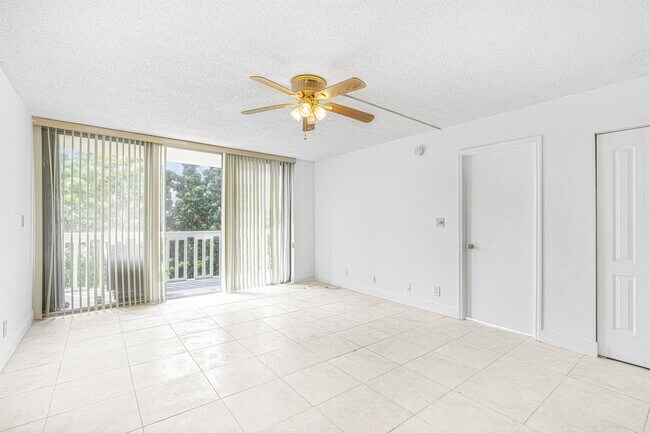 7081 Environ Blvd, Unit 439 in Lauderhill, FL - Building Photo - Building Photo