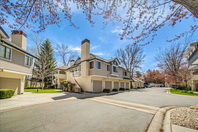 property at 944 E Riverpark Ln