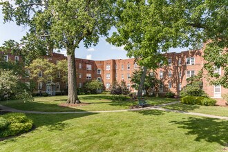 Clifton Cove in Lakewood, OH - Building Photo - Building Photo