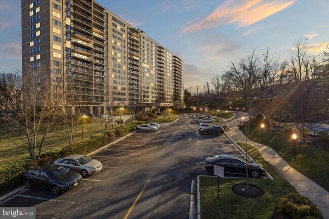 property at 5500 Holmes Run Pkwy