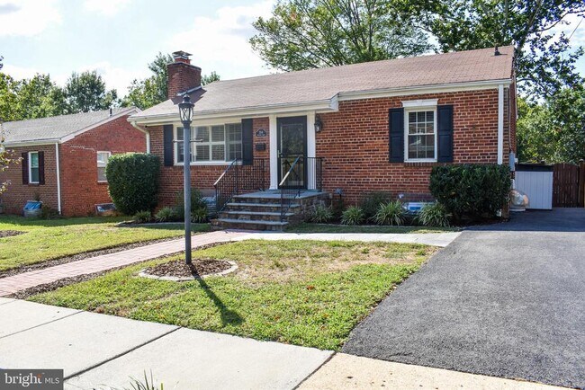 304 Moncure Dr in Alexandria, VA - Building Photo - Building Photo