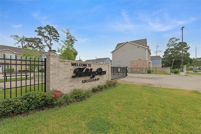 5262 Ella Blvd in Houston, TX - Foto de edificio - Building Photo