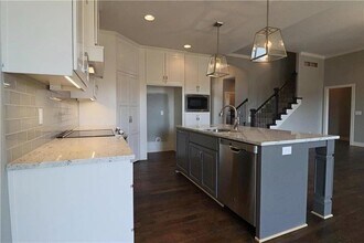 516 SE Linden Dr in Blue Springs, MO - Building Photo - Building Photo