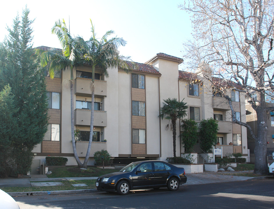 Toluca Pointe in North Hollywood, CA - Building Photo