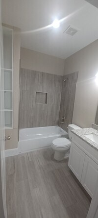 418 Plymouth St photo'