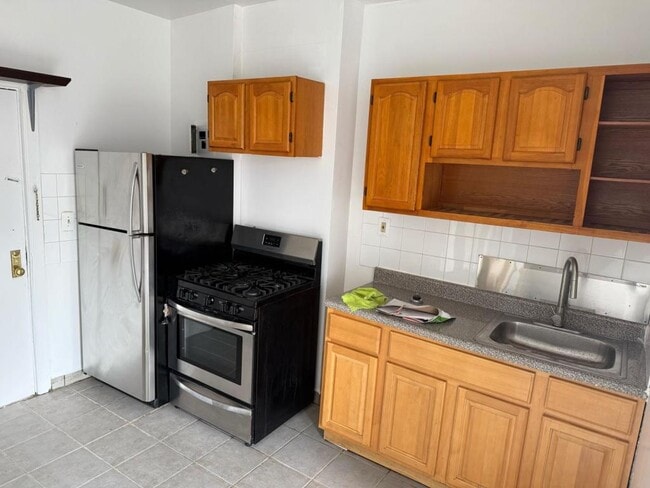 25 Van Cortlandt Park Ave in Yonkers, NY - Building Photo - Building Photo