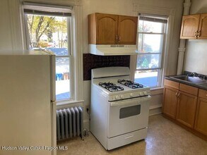 61 Downs St in Kingston, NY - Building Photo - Building Photo