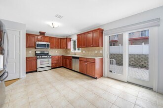 312B 7th St in Palisades Park, NJ - Building Photo - Building Photo