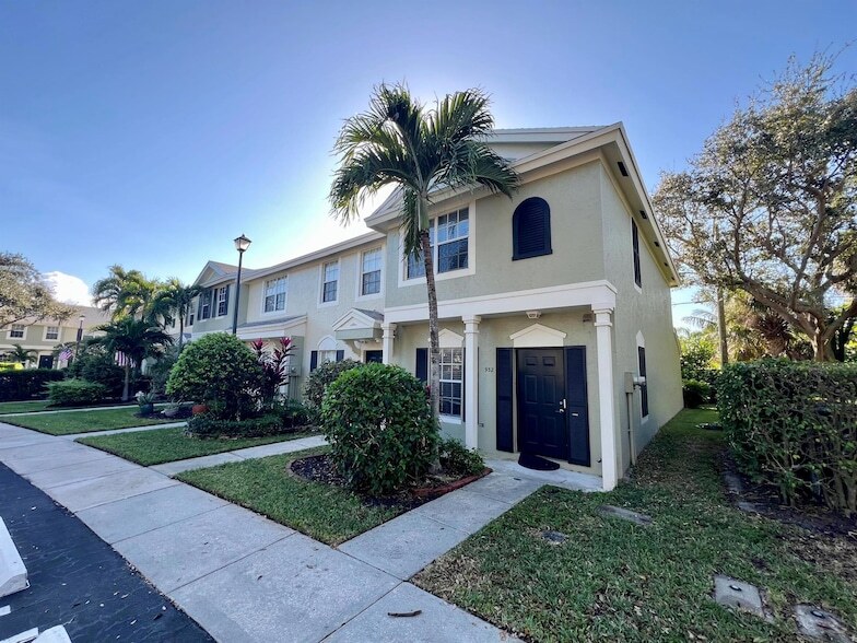 932 Kokomo Key Ln, Unit 0 in Delray Beach, FL - Building Photo