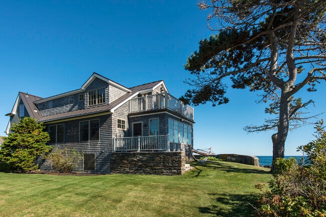 property at 7 Point Rd