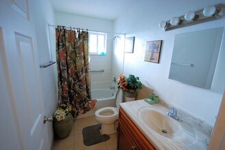 2820 Avenue S in Riviera Beach, FL - Foto de edificio - Building Photo