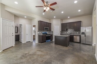 15786 Cottonwood Dr in Montgomery, TX - Building Photo - Building Photo