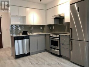 160 Flemington Rd in Toronto, ON - Building Photo - Building Photo