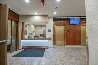 320 Fort Duquesne Blvd, Unit 18F in Pittsburgh, PA - Building Photo - Building Photo