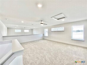 100 Geminiflora Bend in Liberty Hill, TX - Foto de edificio - Building Photo