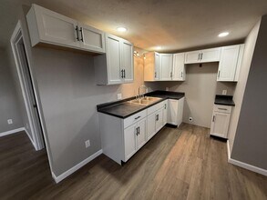 465 S National Rd in Columbus, IN - Foto de edificio - Building Photo
