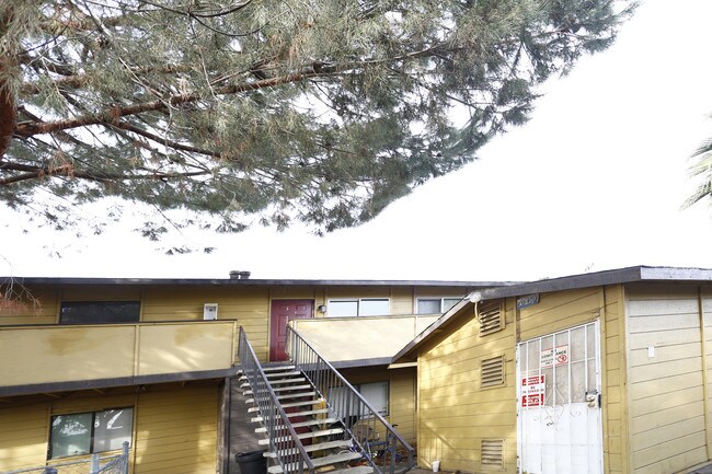 115 Beardsley Ave in Bakersfield, CA - Foto de edificio - Building Photo