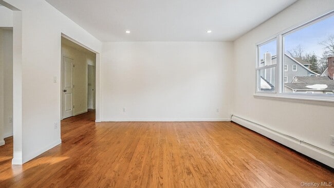 100 E Sunnyside Ln in Irvington, NY - Building Photo - Building Photo