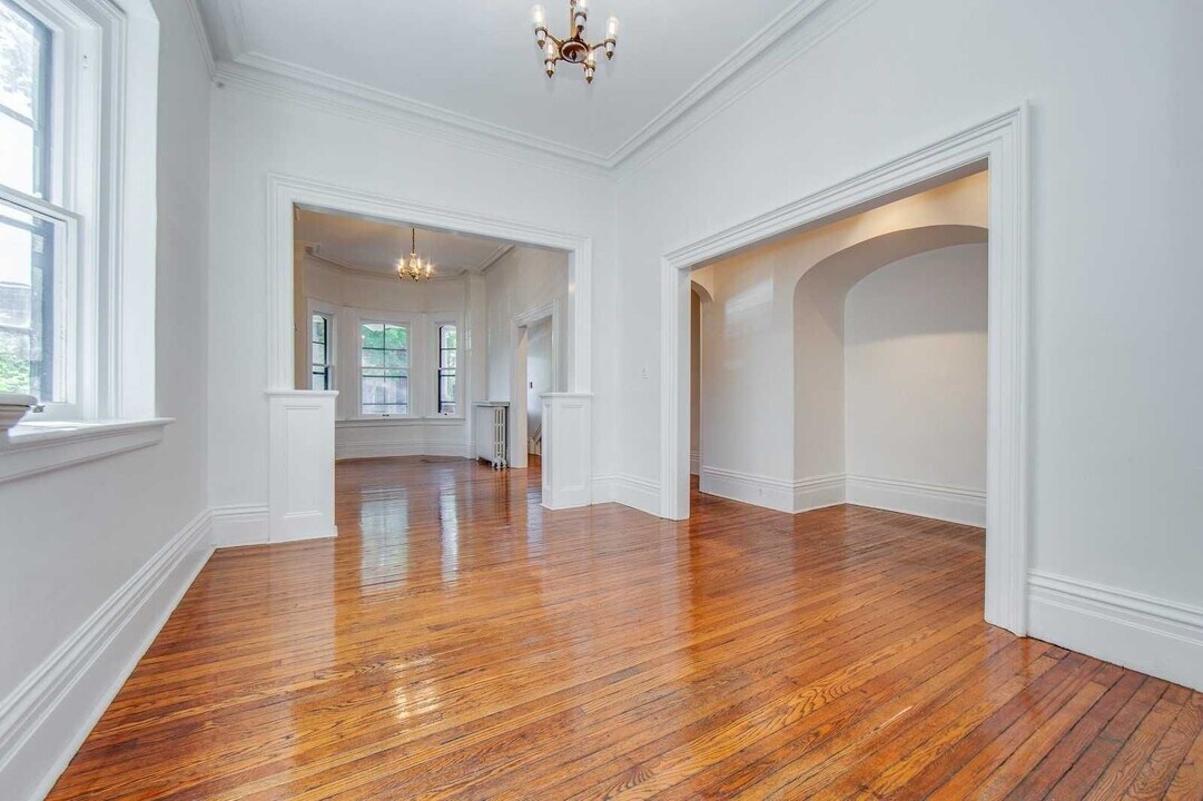 206 Dunn Ave in Toronto, ON - Building Photo