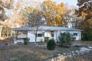 6822 Wallis Rd in Lithia Springs, GA - Building Photo