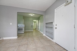 7633-7635 Dickens Ave in Miami Beach, FL - Building Photo - Building Photo