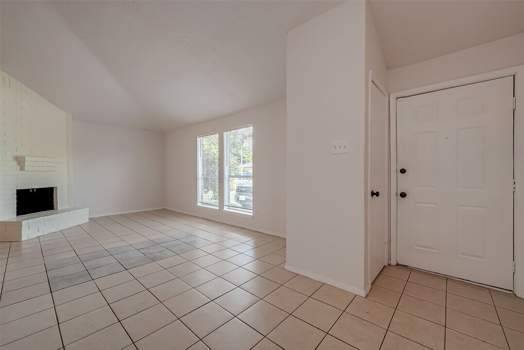 11009 Crenchrus Ct in Houston, TX - Building Photo