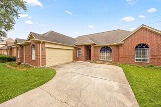 10215 Hedge Way Dr in Houston, TX - Building Photo - Building Photo