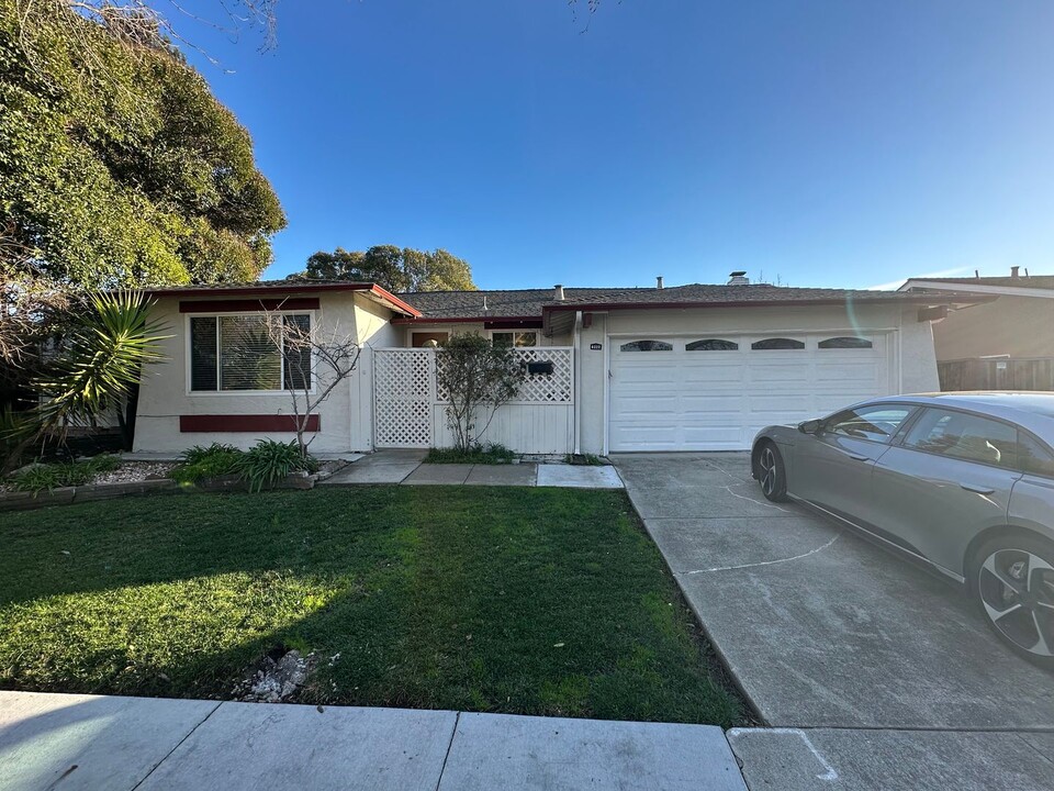 6222 Inglewood Dr in Pleasanton, CA - Building Photo