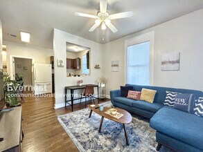 410 E Carson St in San Antonio, TX - Building Photo - Building Photo