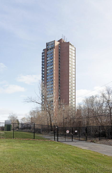 Shore Club in St. Clair Shores, MI - Building Photo