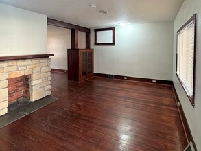 1115 Woodward Ave in Mckees Rocks, PA - Building Photo - Building Photo