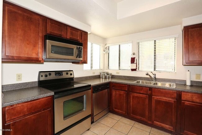 750 E Northern Ave, Unit #1061 in Phoenix, AZ - Foto de edificio - Building Photo