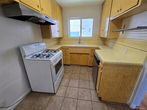 14701 Dickens St in Los Angeles, CA - Building Photo - Building Photo