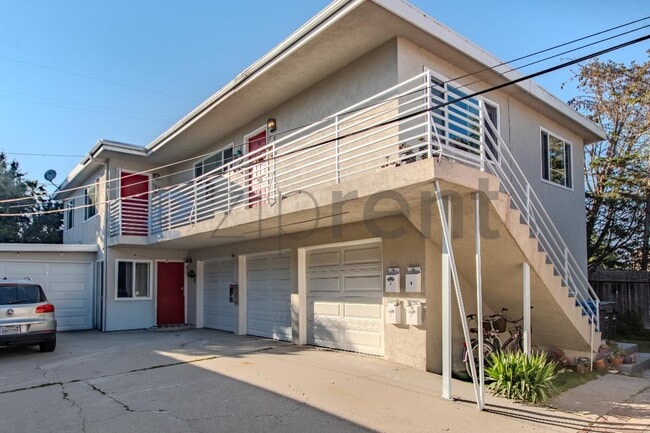 705 S Pacific Coast Hwy in Redondo Beach, CA - Building Photo - Building Photo