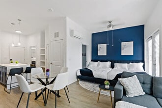 205 S Kings Dr in Charlotte, NC - Building Photo - Building Photo