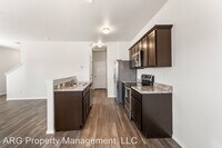 2703A Sidney St photo'