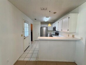 805 Hillbrooke Dr in Arlington, TX - Building Photo - Building Photo