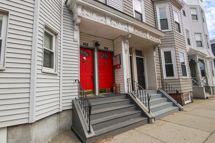 164 L St, Unit 2 in Boston, MA - Foto de edificio